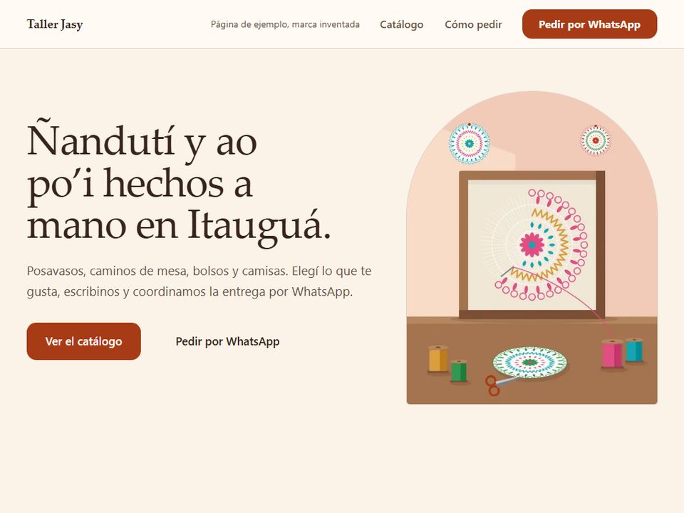 La página del Taller Jasy: un posavasos de ñandutí, un bolso de karanday y una camisa de ao po’i con sus precios